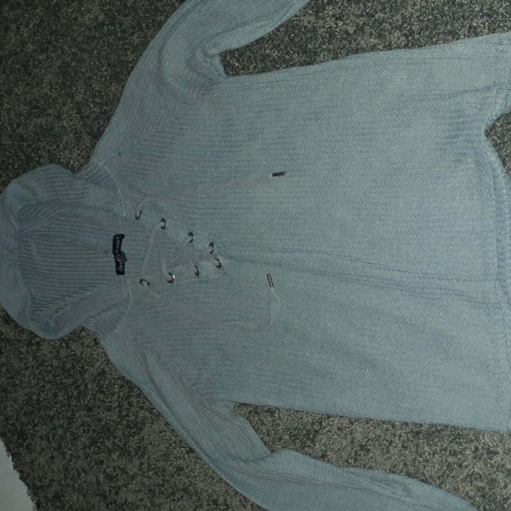Sweater like long sleeve shirt size medium